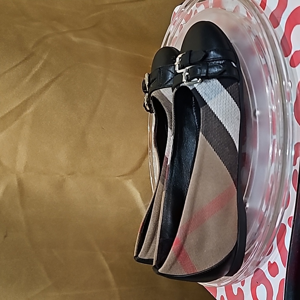 E Little Girls Burberry Ballet flats w/ 💛buckles size 31 Eu or 13 US w/ bag - Picture 9 of 14